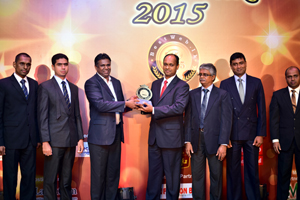සිංහල අංශයේ හොඳම වෙබ් අඩවියට හිමි සම්මානය ලබාගනිමින්