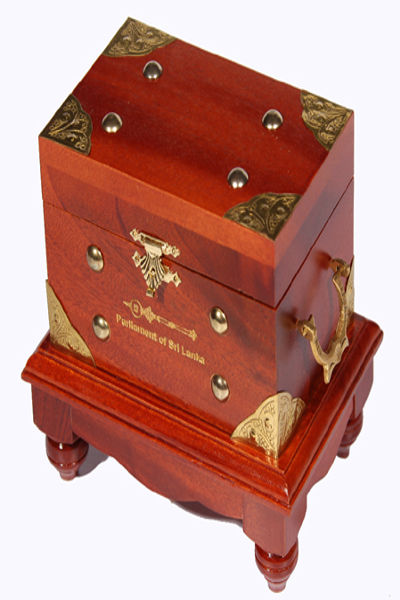 மரப்பெட்டி